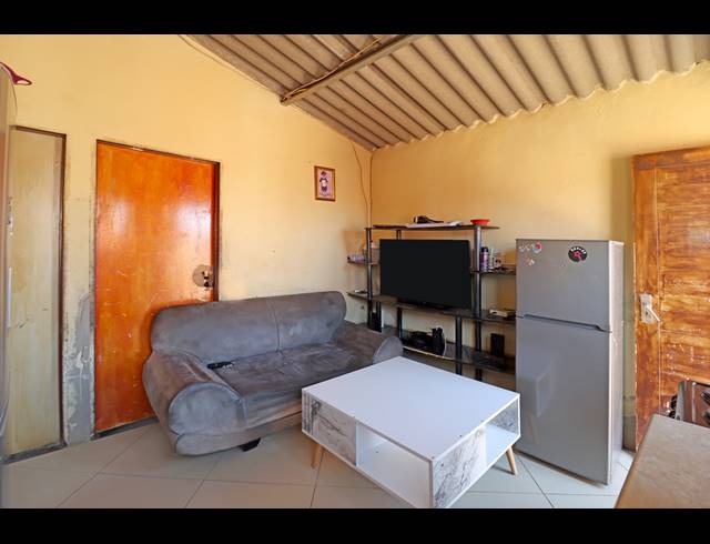 9 BEDROOM HOUSE FOR SALE IN COSMO CITY